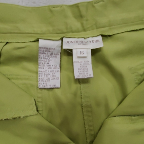 Jones New York Capris. Size 16 - Picture 3 of 4